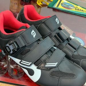 Like new Peleton shoes with brackets